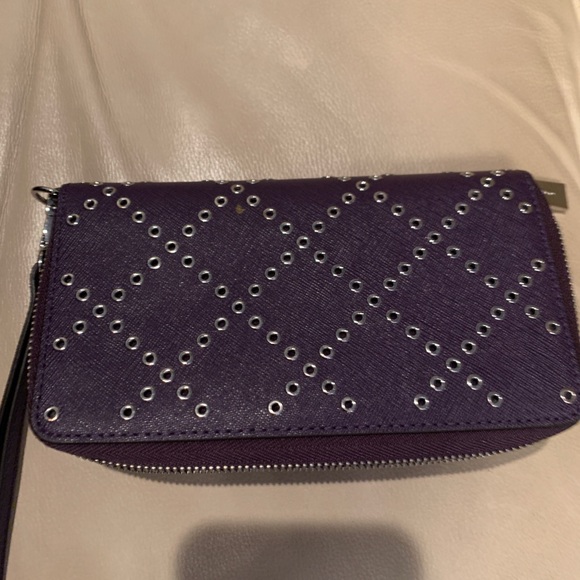 Michael Kors purple grommet wristlet - Picture 2 of 3